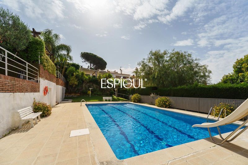 Foto 673d83de-5690-4902-a821-25ade5f468db. Casa adossada amb calefacció aparcament piscina a Teià