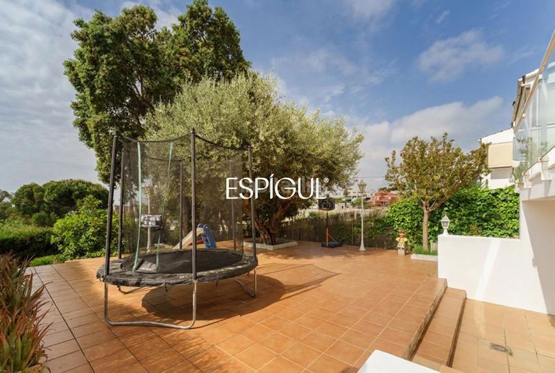 Foto b5223adc-7005-4b6b-88ad-e4d1d4d68760. Casa adossada amb calefacció aparcament piscina a Teià