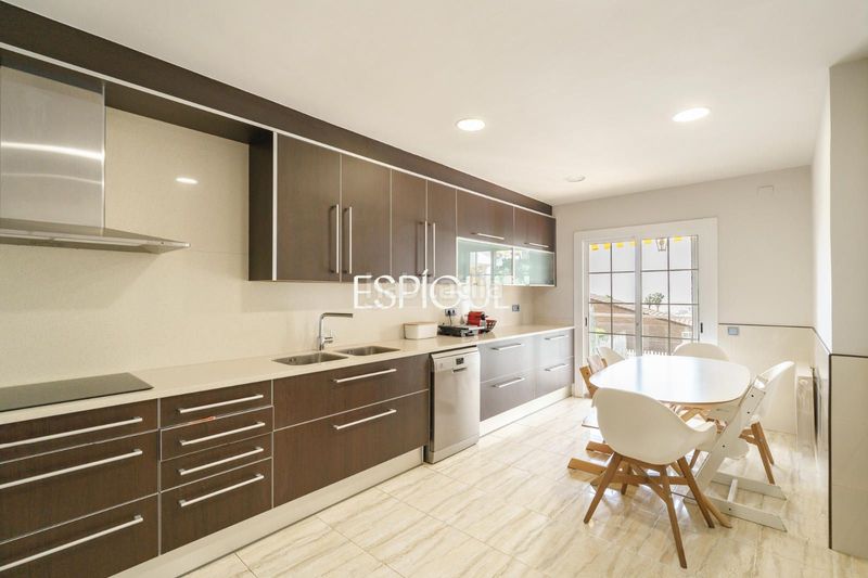 Foto d185d534-16f7-44ff-8baf-8bdbd2d3afb9. Casa adossada amb calefacció aparcament piscina a Teià