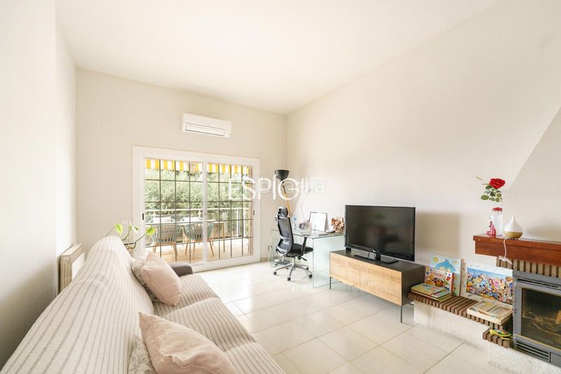 Foto f5d21b9d-d0b4-4c33-a0ce-f82dbb23ddc7. Casa adossada amb calefacció aparcament piscina a Teià