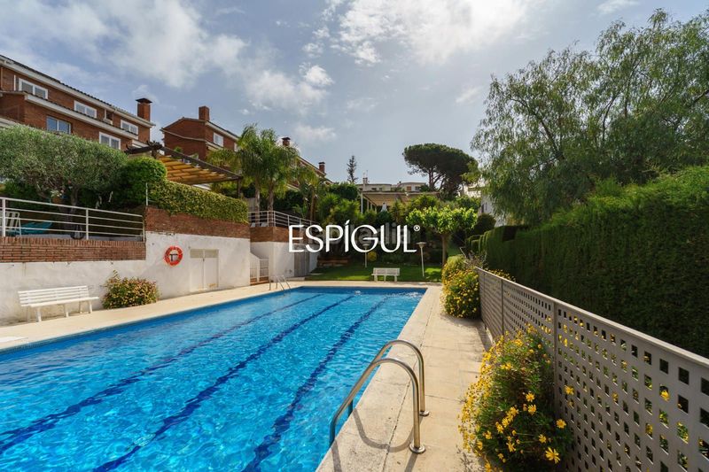 Foto f783ddc1-80e0-4706-b3a6-98e40302cbae. Casa adossada amb calefacció aparcament piscina a Teià