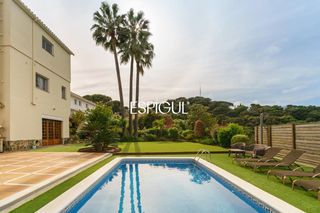 Maison  Camí de la cornisa. Elegancia, vistas y privacidad a 5 minutos de mataró