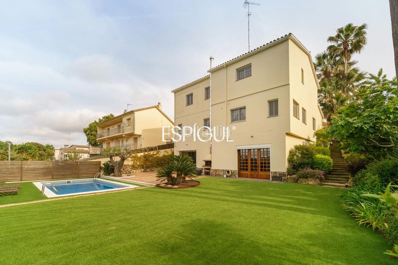 Foto e7ec3aaf-7135-4058-baf3-6be16710f077. Haus mit heizung parking pool in Canyamars Dosrius