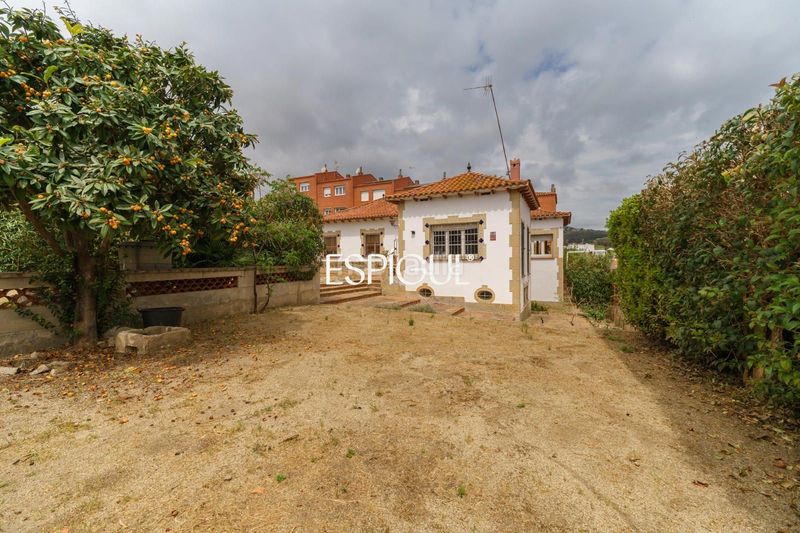 Foto 4526d28f-ca40-4427-a7c5-285760f797a0. Casa amb calefacció aparcament a Alella