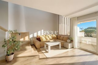 Ático  Can sans. Bonito triplex totalmente reformado con vistas al mar en llavane