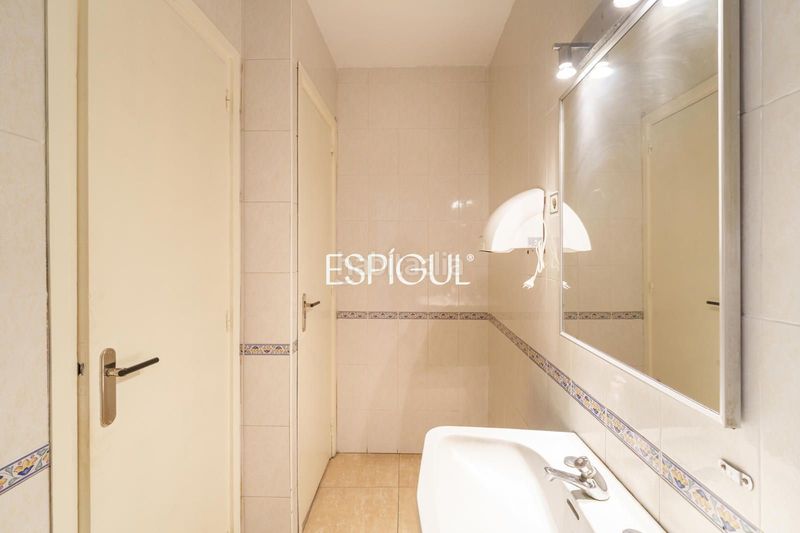Foto 378ad084-fbfe-46b7-a3e1-fc89cf6d2ae0. Pis a Dreta de l´Eixample Barcelona