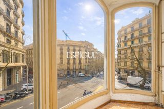 Flat  Roger de lluria. Piso único a reformar en finca regia del quadrat dor