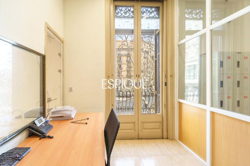Foto eeb0133a-9300-47a1-aa40-cfa64fe1ba92. Pis a Dreta de l´Eixample Barcelona