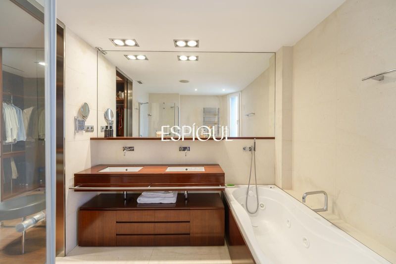 Foto 18a755c4-e7d8-4c39-8dbc-d18437cd0fbb. Pis amb calefacció aparcament piscina a Pedralbes Barcelona