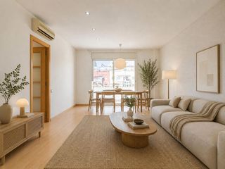 Flat  Avenida madrid. Amplia y luminosa vivienda con balcón en maternitat i sant ramon