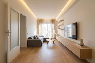Flat  De badal. 7ª planta con sol directo, 4 habitaciones y parking incluido jun