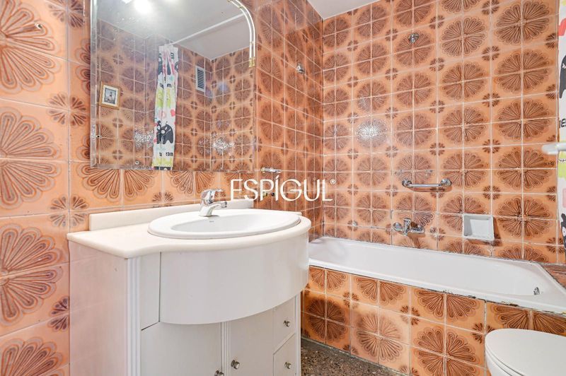 Foto a65323be-270d-4f42-997f-0a9e4bc037f1. Pis amb calefacció aparcament a La Bordeta Barcelona