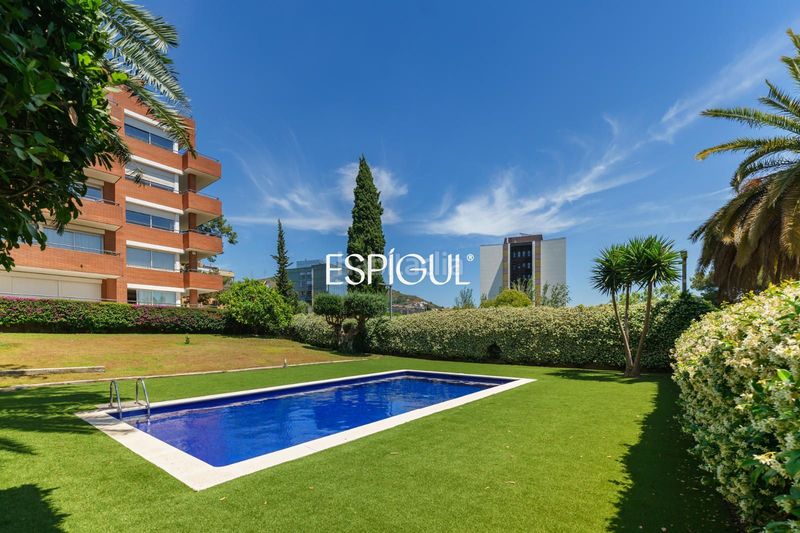 Foto a8b82108-1802-429c-994b-9a6bd5923f67. Pis amb calefacció aparcament piscina a Centre Esplugues de Llobregat