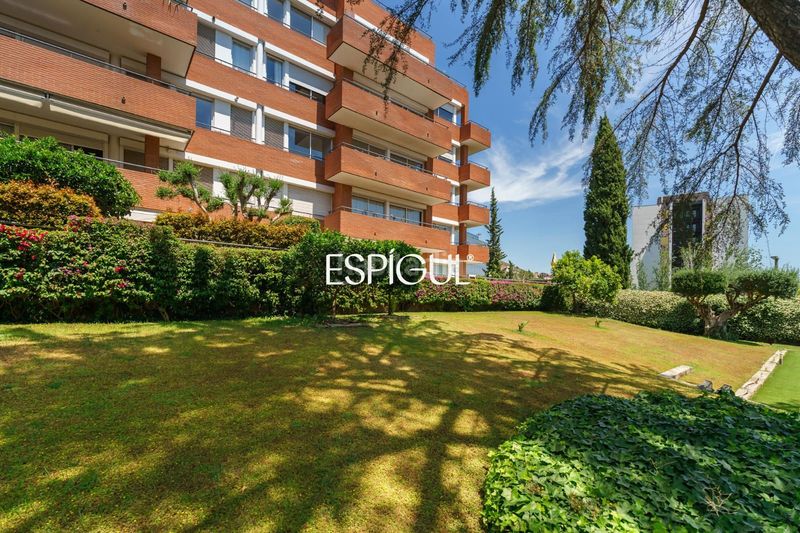 Foto cf84412d-abaa-4bdd-9bbb-260298f868ea. Pis amb calefacció aparcament piscina a Centre Esplugues de Llobregat