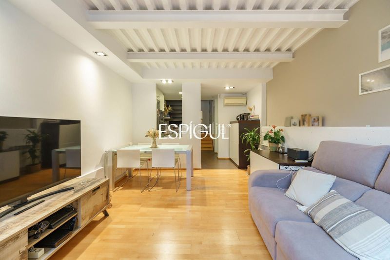 Foto 4fcca749-d98d-4c60-9db9-c0c6e639019e. Casa amb calefacció a Sants Barcelona