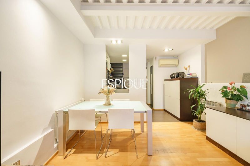 Foto b5fb312e-a88c-4616-957d-c34bd2a8d1d4. Casa amb calefacció a Sants Barcelona