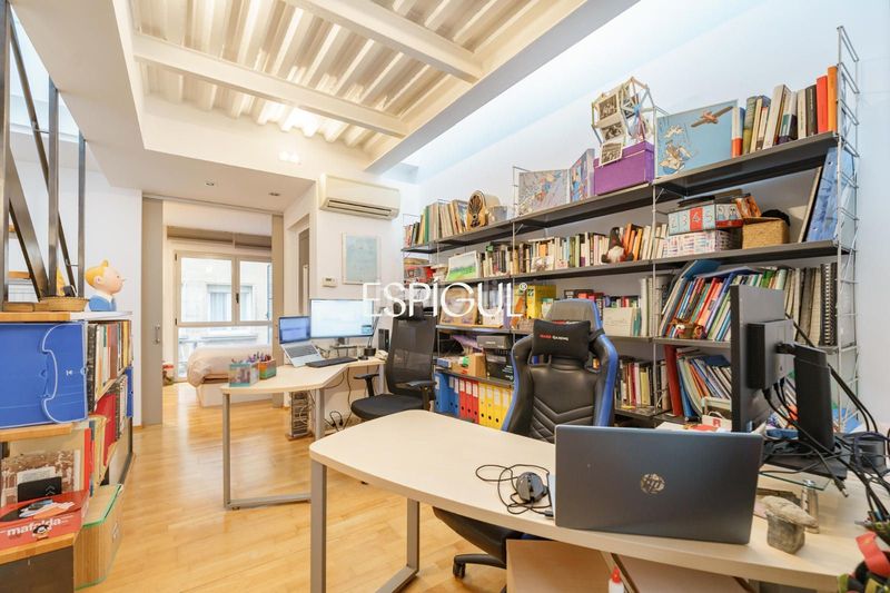 Foto bed7c483-d690-44a0-89c3-f8ded5b96b4f. Casa amb calefacció a Sants Barcelona