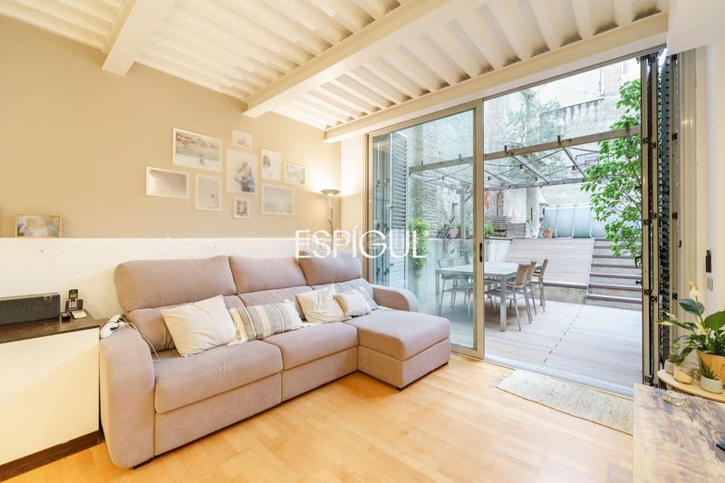 Foto c11cf388-fa8c-4fc2-988e-39b83022fea6. Casa amb calefacció a Sants Barcelona
