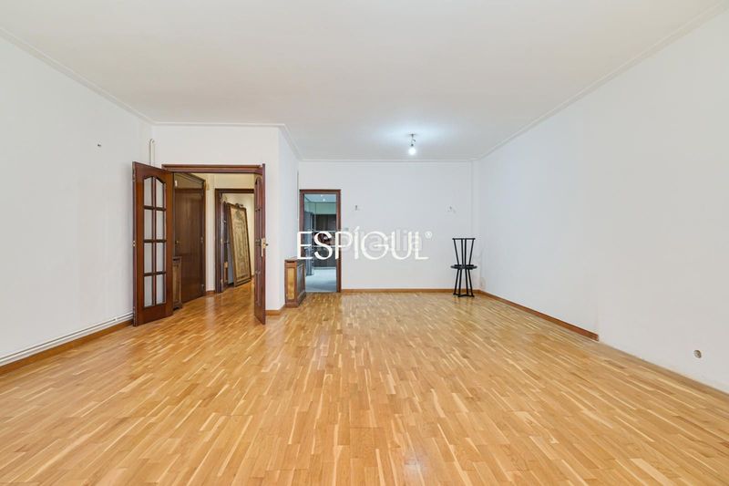 Foto 0b621567-b2d8-49c1-9388-e78741c09ab9. Pis amb calefacció aparcament a Sants Barcelona