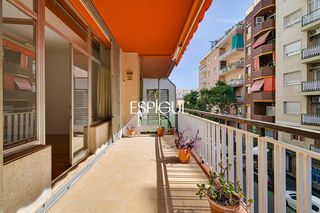 Pis  Tenor masini. Amplio piso a reformar en venta en barrio de sants