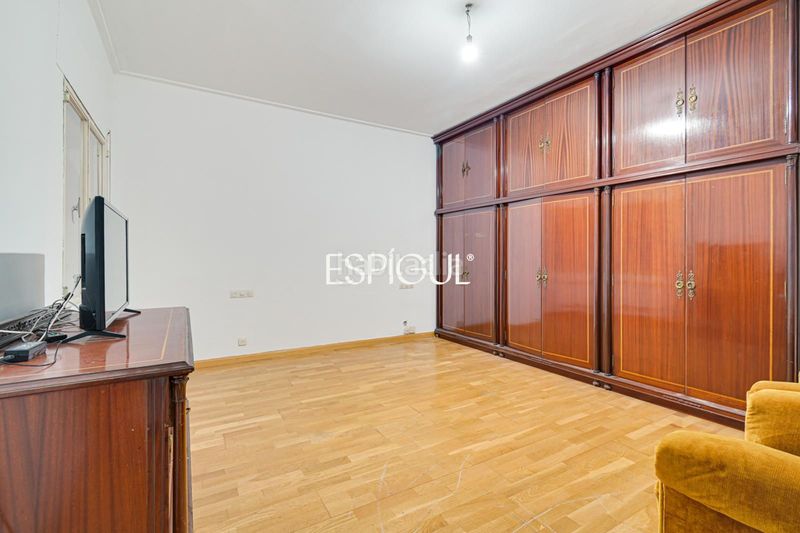 Foto 4dd1f2a0-21d0-447c-b197-f9efc1daa920. Pis amb calefacció aparcament a Sants Barcelona