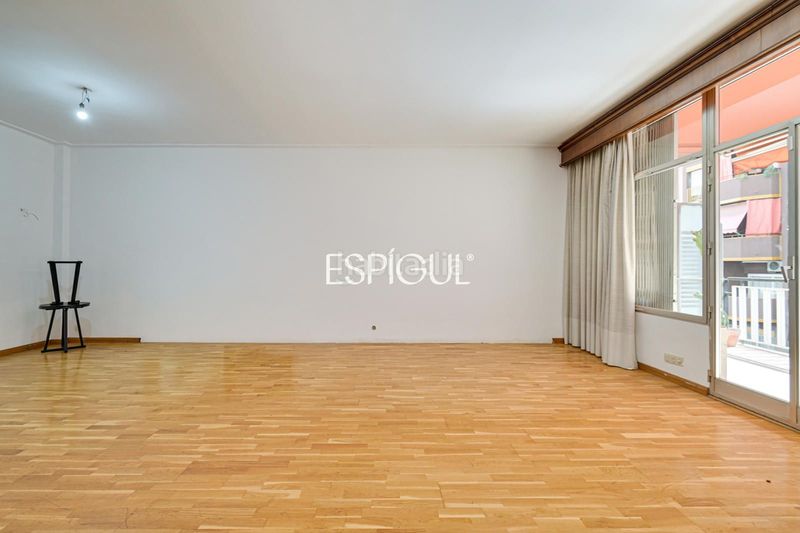 Foto e36c6a22-9c7f-49fe-a18a-694e2f598fe8. Pis amb calefacció aparcament a Sants Barcelona