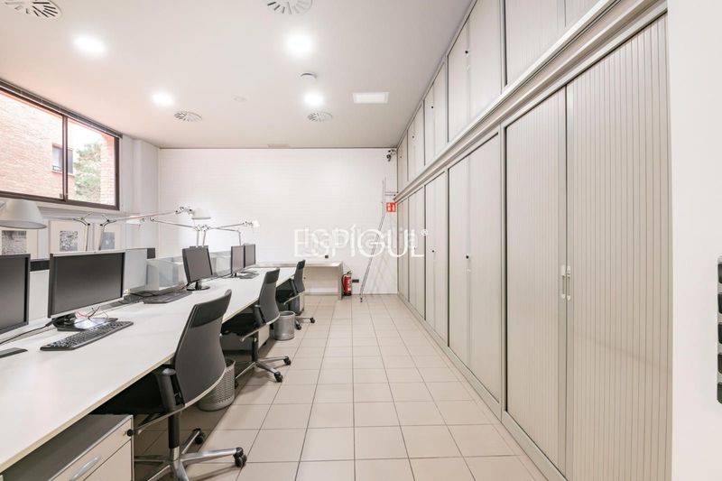 Foto b835760f-870b-420e-856a-76a42e1a30cb. Ufficio con riscaldamento in Tres Torres Barcelona