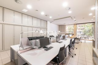 Büro  Eguilaz. Local amueblado en venta en les tres torres
