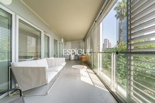 Ático  García faria. Vivienda con gran terraza y piscina comunitaria junto al mar