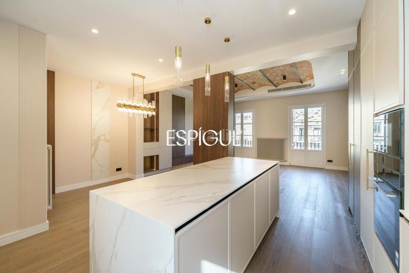 Foto d763ee70-74e5-44d3-9a5f-4e58d63ad6e0. Pis amb calefacció a Dreta de l´Eixample Barcelona