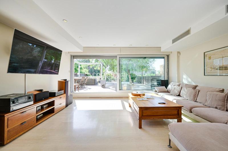 Foto 23cea31b-796a-4318-82b5-de4a179f6dbf. Casa adossada amb calefacció aparcament a Sant Gervasi - Bonanova Barcelona