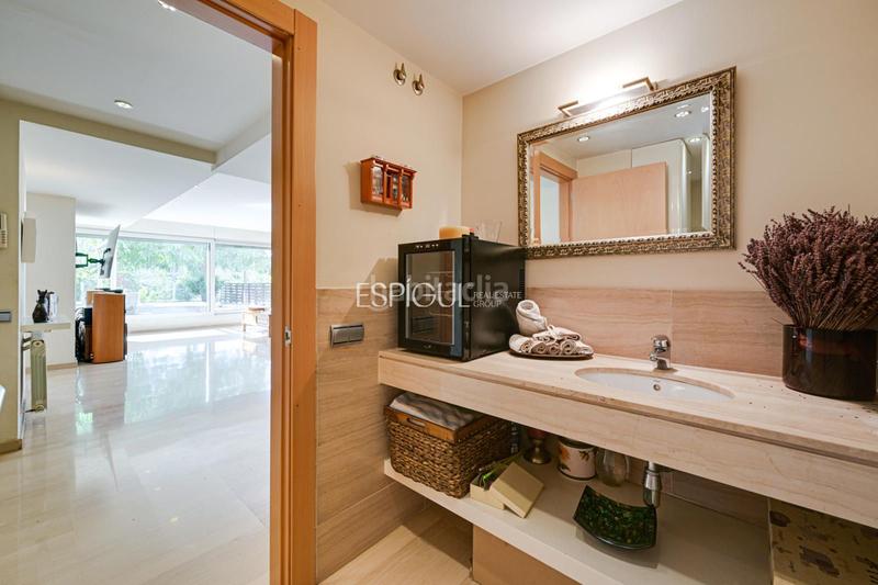 Foto 3a84cace-d6b4-4ea8-b755-239d97249bdc. Casa adossada amb calefacció aparcament a Sant Gervasi - Bonanova Barcelona