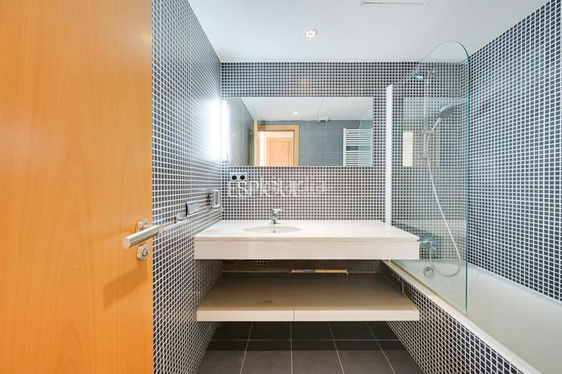 Foto 69c015fc-353b-4516-85d4-c6e983bb5ac9. Casa adossada amb calefacció aparcament a Sant Gervasi - Bonanova Barcelona