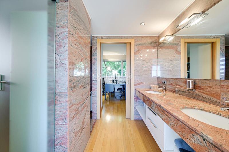 Foto 90e37e7b-afca-4060-a980-4ceead53253d. Casa adossada amb calefacció aparcament a Sant Gervasi - Bonanova Barcelona