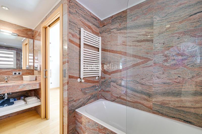 Foto 9b5531b5-ea07-4322-b1aa-09ec2ee3a362. Casa adossada amb calefacció aparcament a Sant Gervasi - Bonanova Barcelona