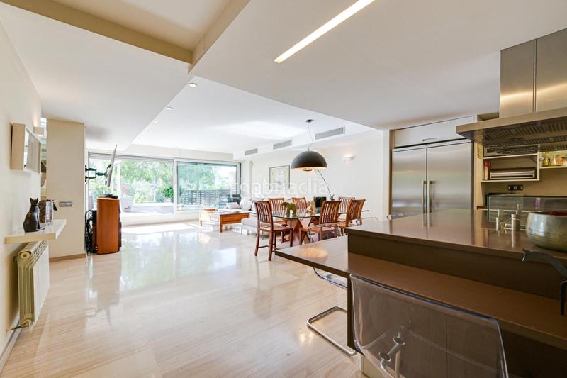 Foto ca0bdb71-62c4-4949-8249-df2ffae2117f. Casa adossada amb calefacció aparcament a Sant Gervasi - Bonanova Barcelona