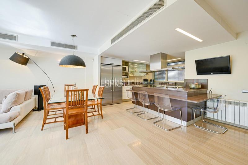 Foto eec4ff06-689a-4326-ad04-34ecaf15e7b0. Casa adossada amb calefacció aparcament a Sant Gervasi - Bonanova Barcelona