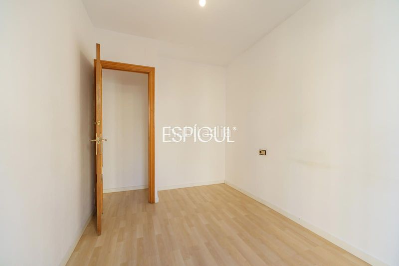 Foto 1ad56e3d-0583-4363-99db-6bbef36e517b. Pis amb calefacció a Sants-Badal Barcelona