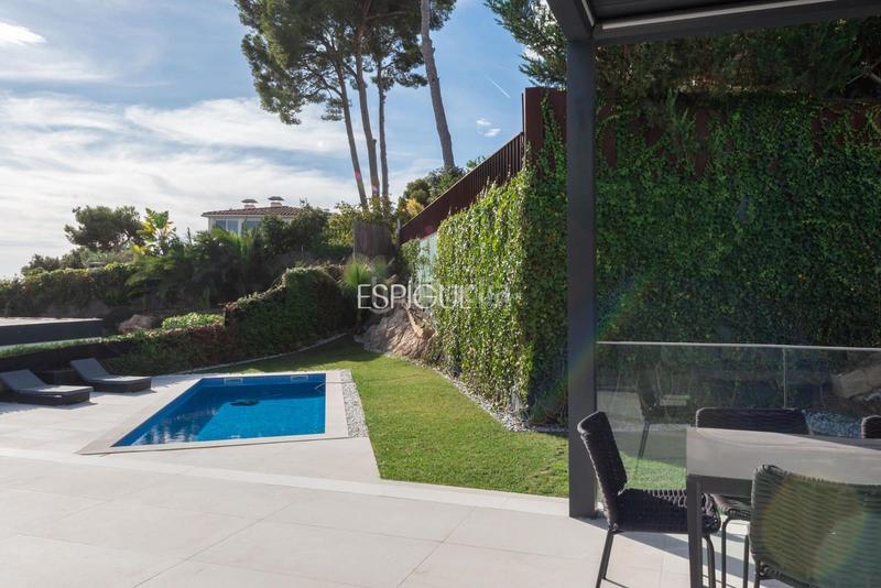 Foto 7a2390e4-6b21-44c8-82f1-39765c64f8a6. Maison avec chauffage parking piscine dans Muntanyeta Castelldefels