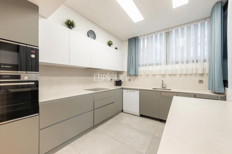 Foto f9531e81-6966-4295-bd20-4c14e3648a43. Duplex with heating parking in Centre Castelldefels