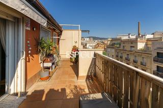 Àtic  Viladomat. Ático con terraza privada y vistas abiertas al tibidabo en nova