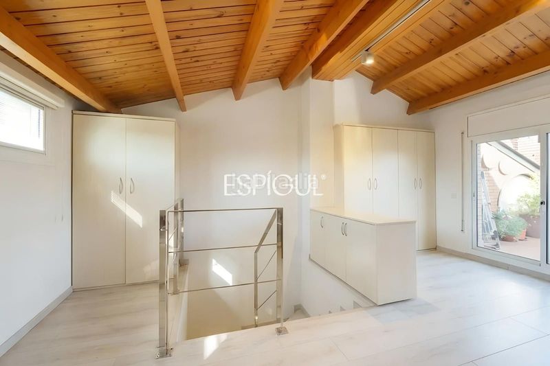 Foto 06be796d-c8e9-4185-8fe5-bfc7e9560e46. Casa adossada amb calefacció aparcament piscina a Sant Cugat del Vallès