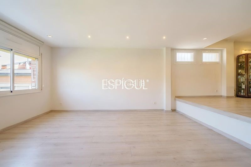 Foto 0e34dd90-338f-44a8-9944-38453fea3012. Casa adossada amb calefacció aparcament piscina a Sant Cugat del Vallès