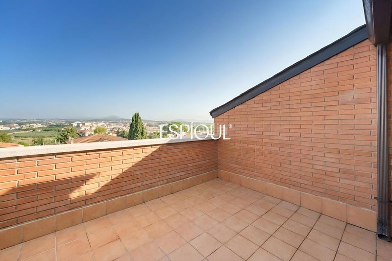 Foto 21c9a373-1762-4cad-8d88-558cde1d4144. Casa adossada amb calefacció aparcament piscina a Sant Cugat del Vallès