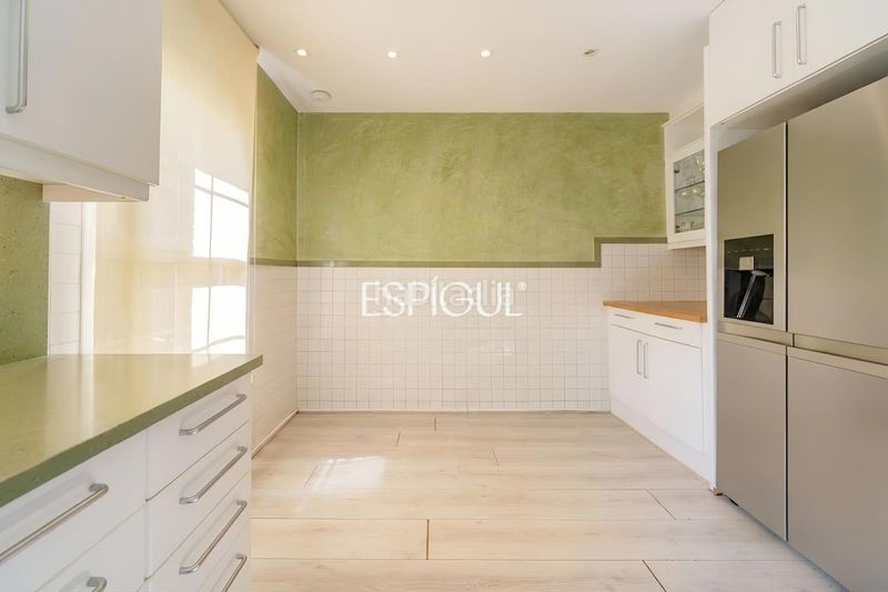 Foto 339d3551-31c6-436f-aeb5-8466d3f804e9. Casa adossada amb calefacció aparcament piscina a Sant Cugat del Vallès