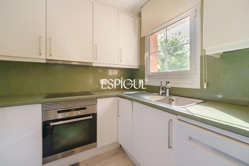 Foto 3d88187b-8fce-4ba8-802c-4eb9bfc857f8. Casa adossada amb calefacció aparcament piscina a Sant Cugat del Vallès