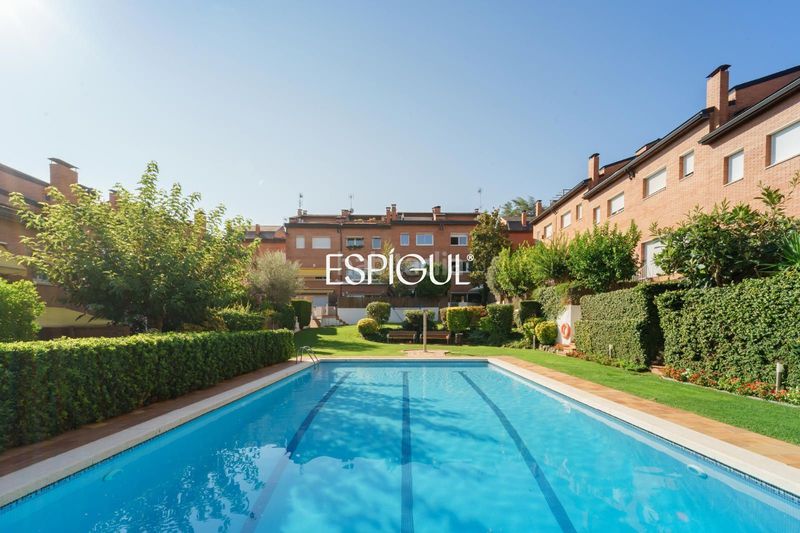 Foto 418e06cd-7b77-4543-a8ae-5ef109a66f68. Casa adossada amb calefacció aparcament piscina a Sant Cugat del Vallès