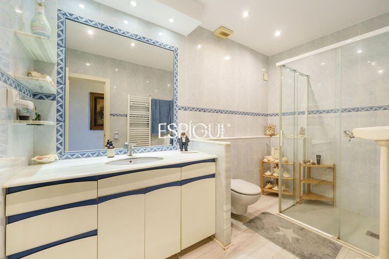 Foto 9b89e038-ad77-4b50-9d98-1f44688f7eb8. Casa adossada amb calefacció aparcament piscina a Sant Cugat del Vallès
