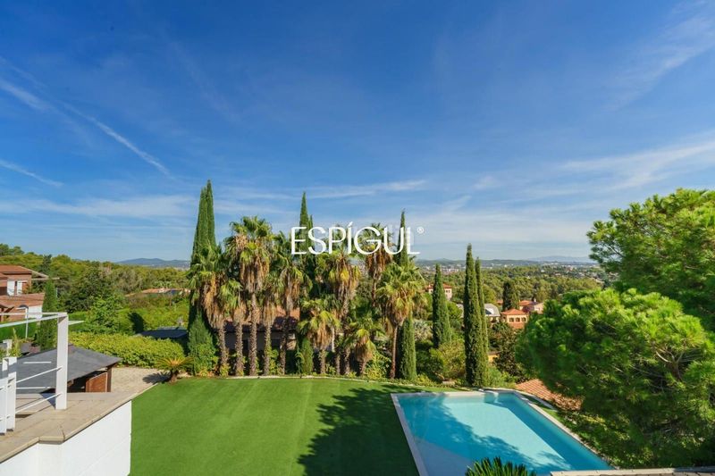 Foto 5ecc70da-25df-4cca-938d-d595ba704bea. Casa amb calefacció aparcament piscina a Valldoreix Sant Cugat del Vallès