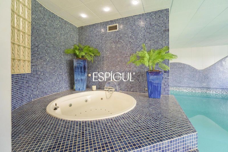 Foto 68c29cf3-a9a6-4897-8679-2d9dba5e75ad. Casa amb calefacció aparcament piscina a Valldoreix Sant Cugat del Vallès